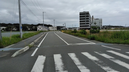 100ｍ先を左折する