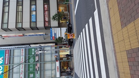 北西口前の横断歩道