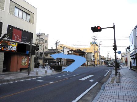 2つ目の信号交差点を左折します
