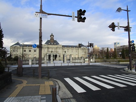 山形地方裁判所前の「文翔館前」T字路交差点」