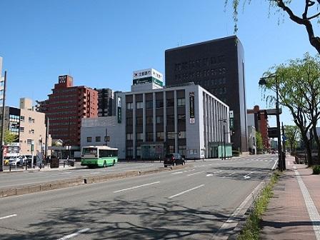 北都銀行本店前交差点
