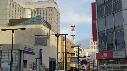 大通りにぶつかったら、「JTB」のところで右折し