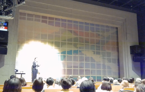 司会をする副所長