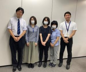 太田弁護士と新宿区高齢者支援課のみなさんの写真