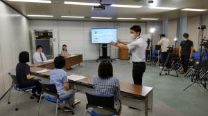 太田弁護士と新宿区高齢者支援課のみなさんの写真