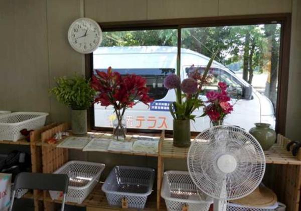 まちのの間内からみえる法テラス号