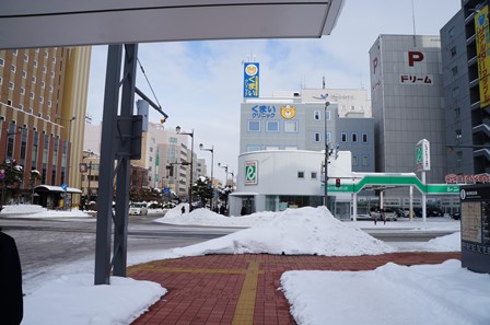 旭川駅北口(東側)バス停(バスタッチ)から信号の写真