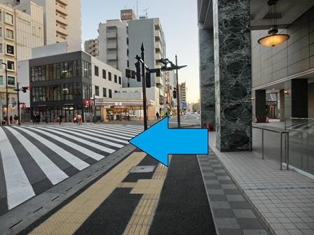 千葉中央駅前交差点・セブンイレブン千葉中央駅東口前店